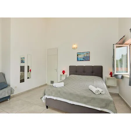 1 Bedroom Front In