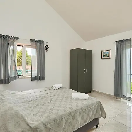 1 Bedroom Front In