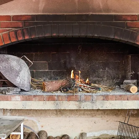 Lejlighed Cozy In With Kitchen Saplunara